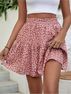SHEIN Dusty Rose Floral Tiered Mini Skirt